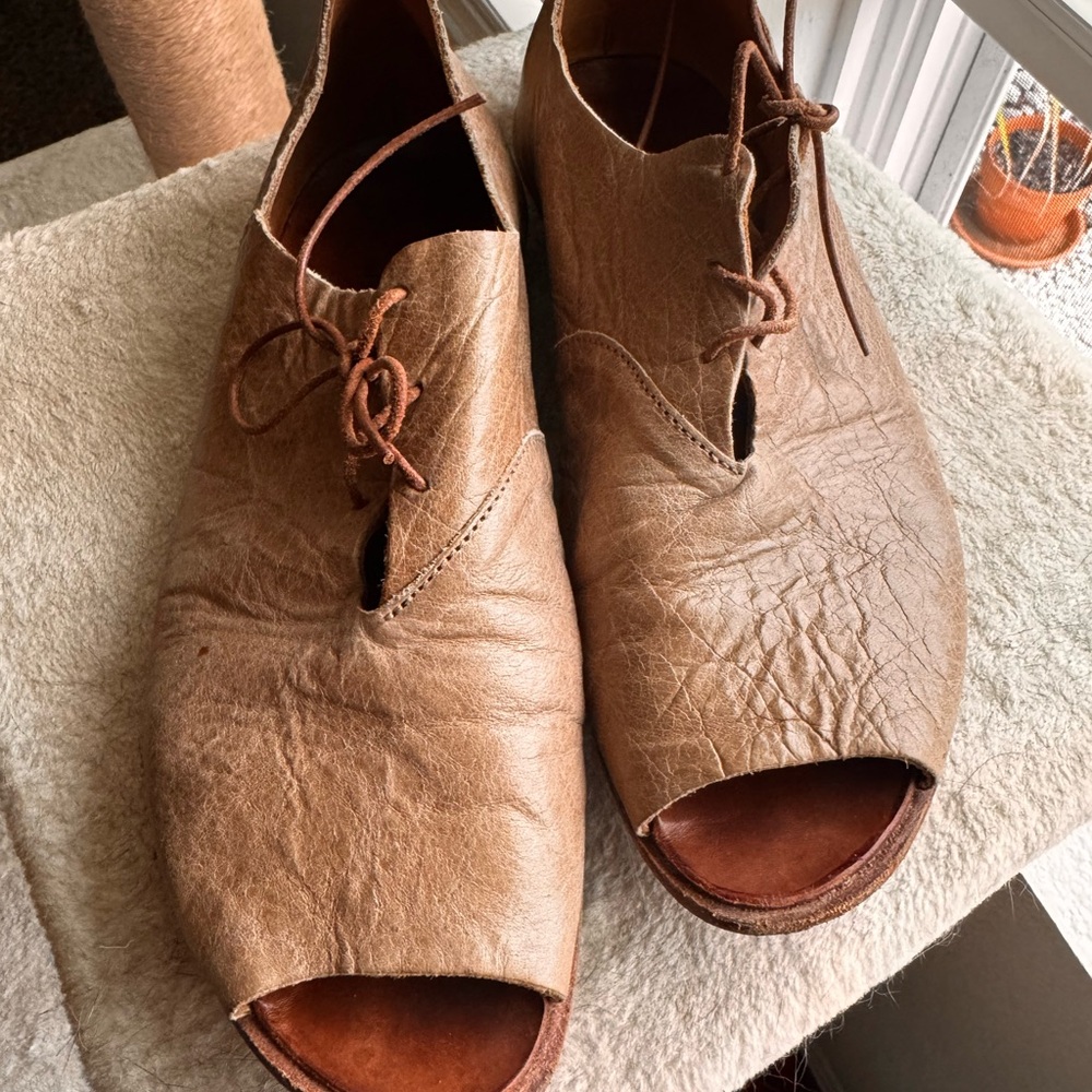Women’s Open-Toe Leather Lace-Up Sandals in Brown hand made in USA